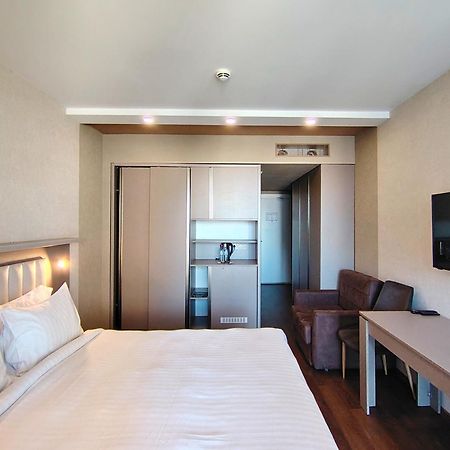 Aphrodite Apartments บาทูมิ ภายนอก รูปภาพ