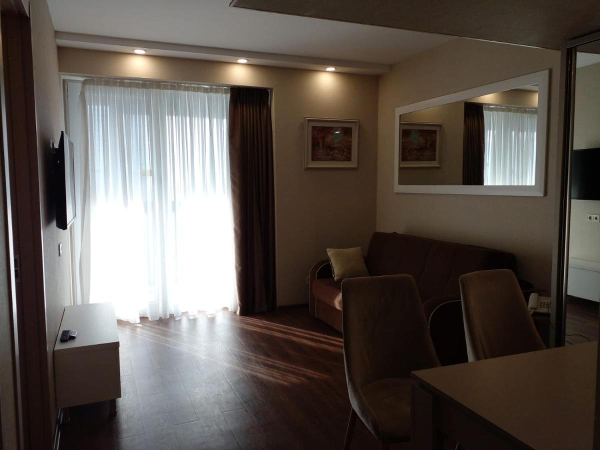 Aphrodite Apartments บาทูมิ ภายนอก รูปภาพ