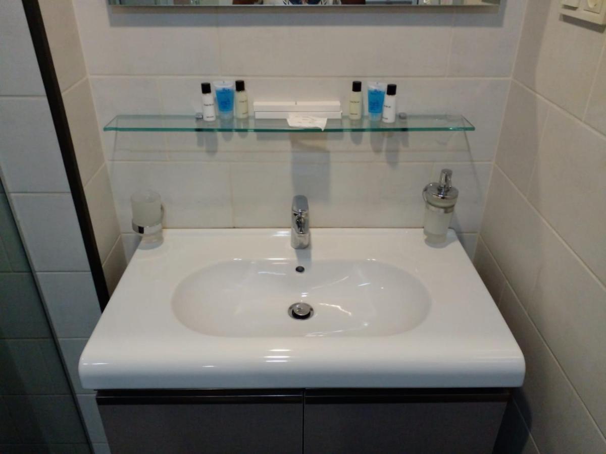 Aphrodite Apartments บาทูมิ ภายนอก รูปภาพ