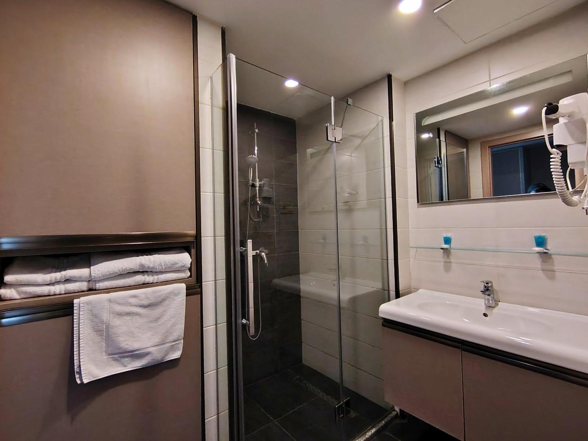 Aphrodite Apartments บาทูมิ ภายนอก รูปภาพ